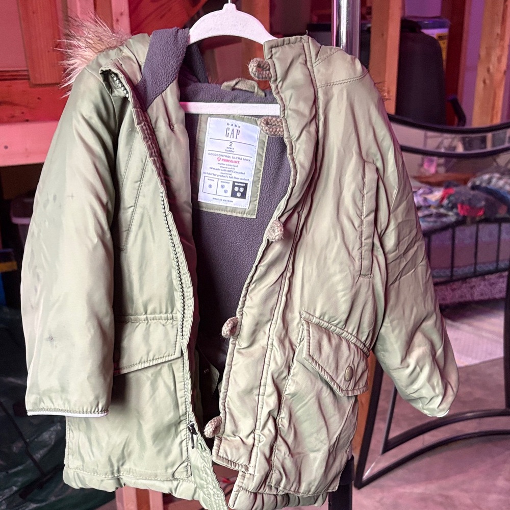 GAP Kids Puffer Jacket in Olive Green - Picture 4 of 11